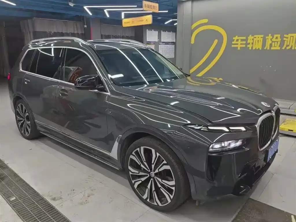 BMW X7 M60i — фото 7