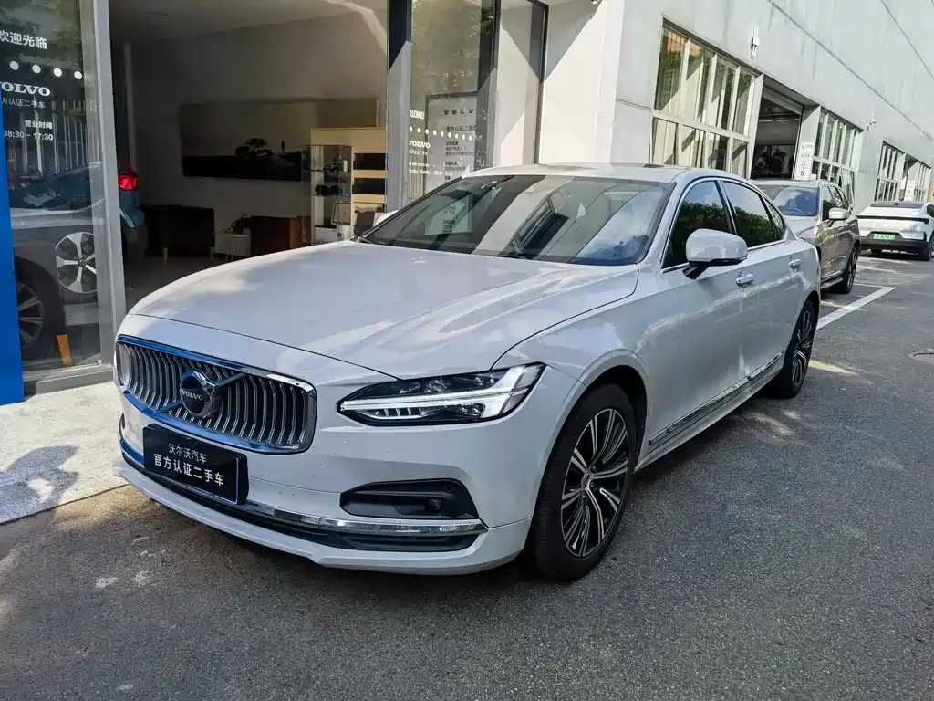 Volvo S90 — фото 1