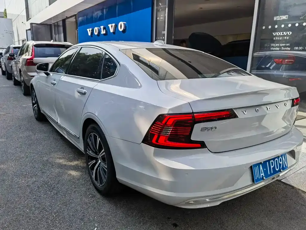 Volvo S90 — фото 10