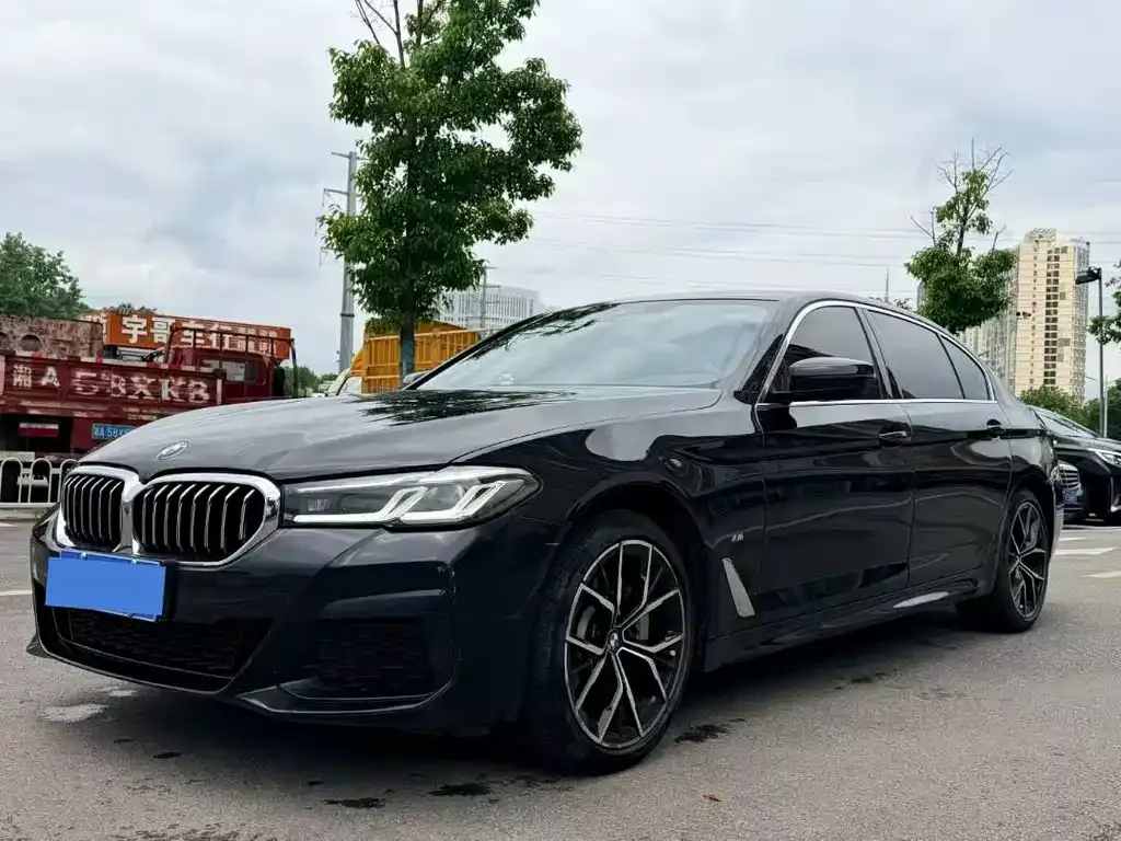 BMW 5 Series — фото 1