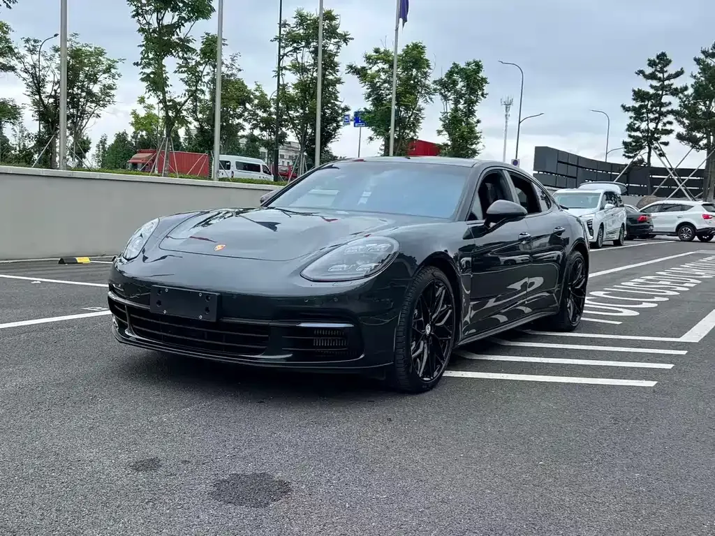 Porsche Panamera — фото 1