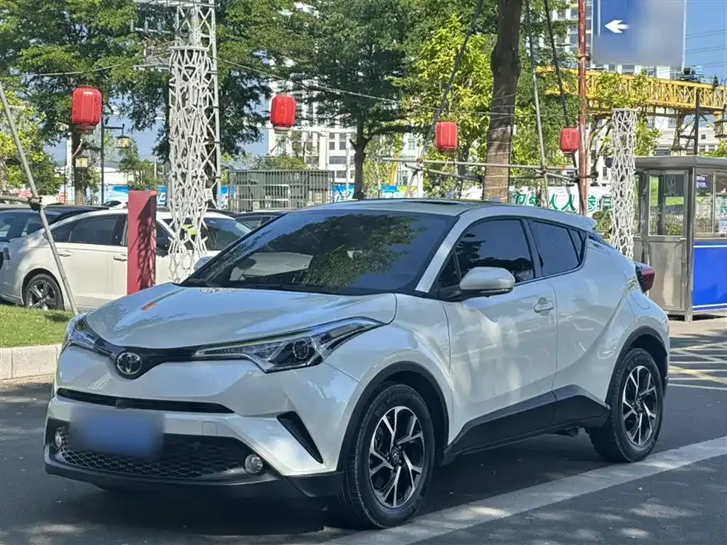 Toyota C-HR — фото 1