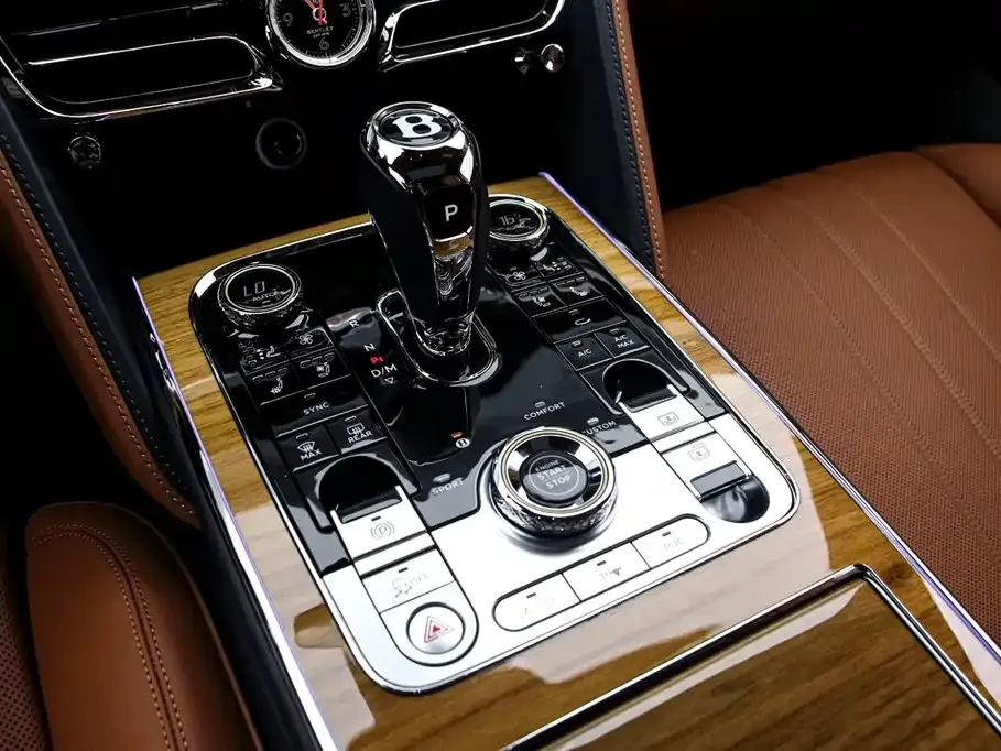 Bentley Flying Spur — фото 10