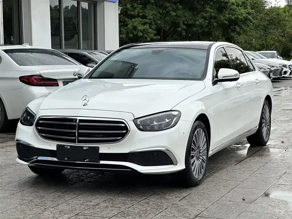 Mercedes-Benz E-Class — фото 1