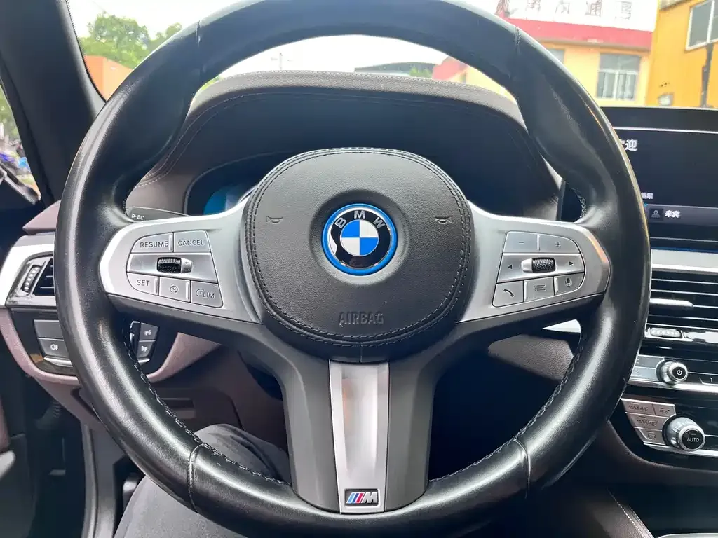 BMW 5 Series New Energy — фото 8