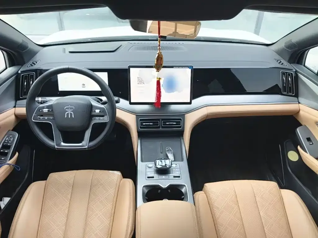 BYD L DM-i — фото 10