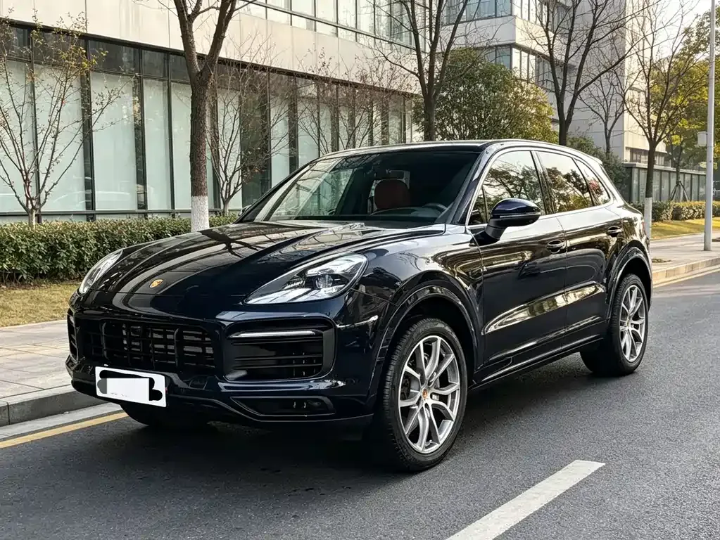 Porsche Cayenne — фото 1