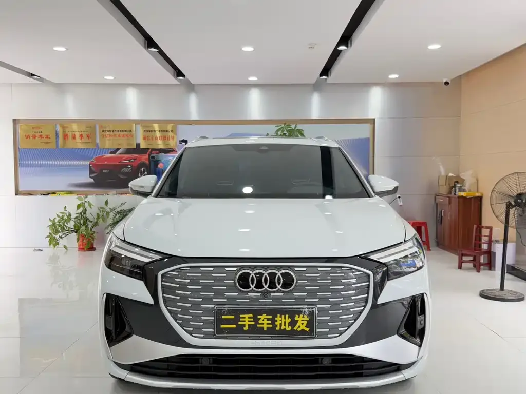 Audi Q4 e-tron — фото 4