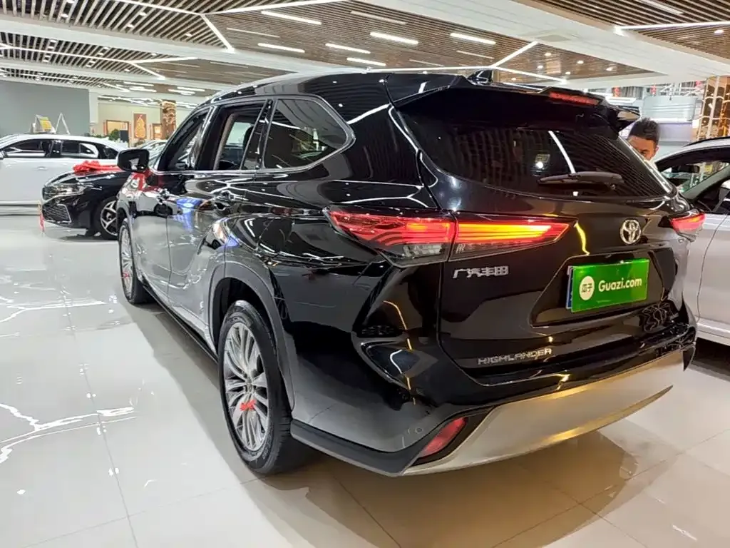 Toyota Highlander — фото 3
