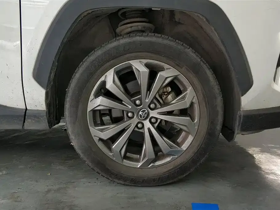Toyota RAV4 — фото 3
