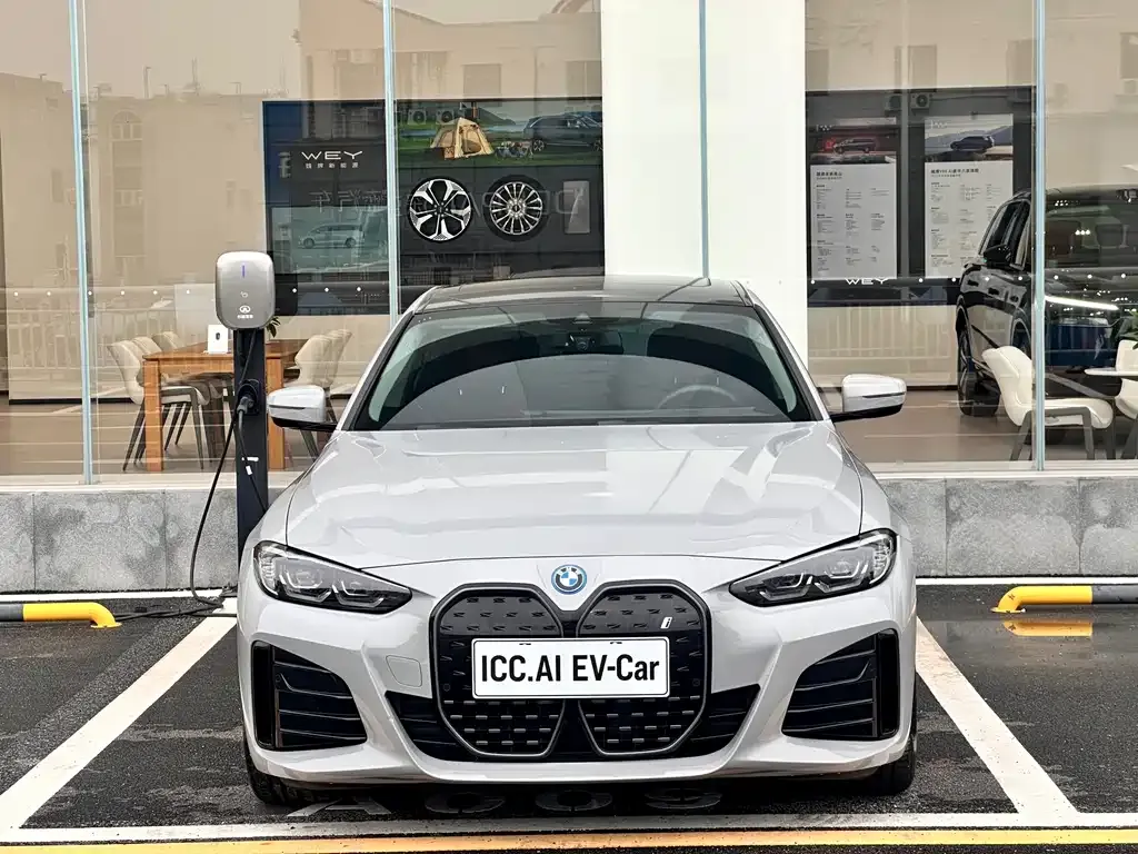 BMW i4 — фото 10