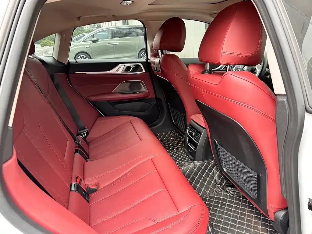 BMW i4 — фото 9