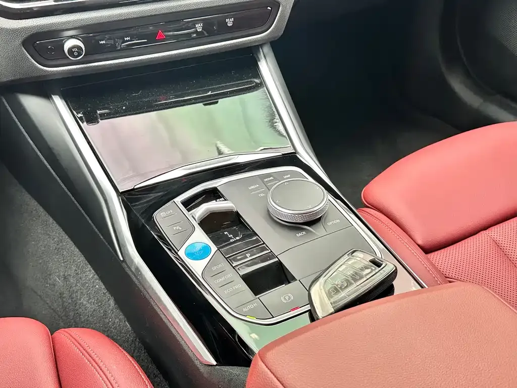 BMW i4 — фото 7