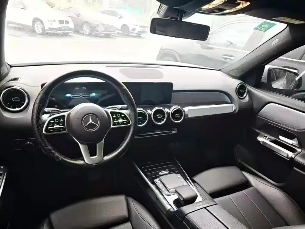 Mercedes-Benz GLB — фото 8