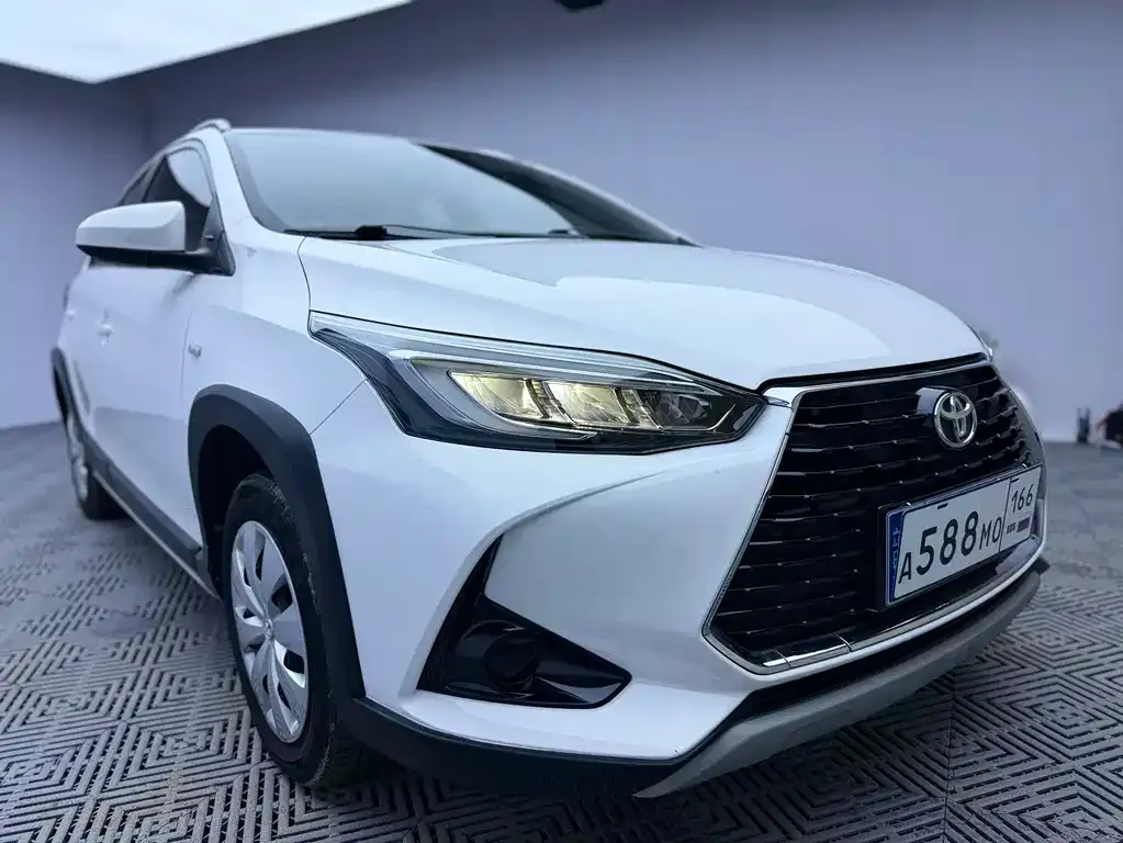 Toyota Yaris L — фото 7