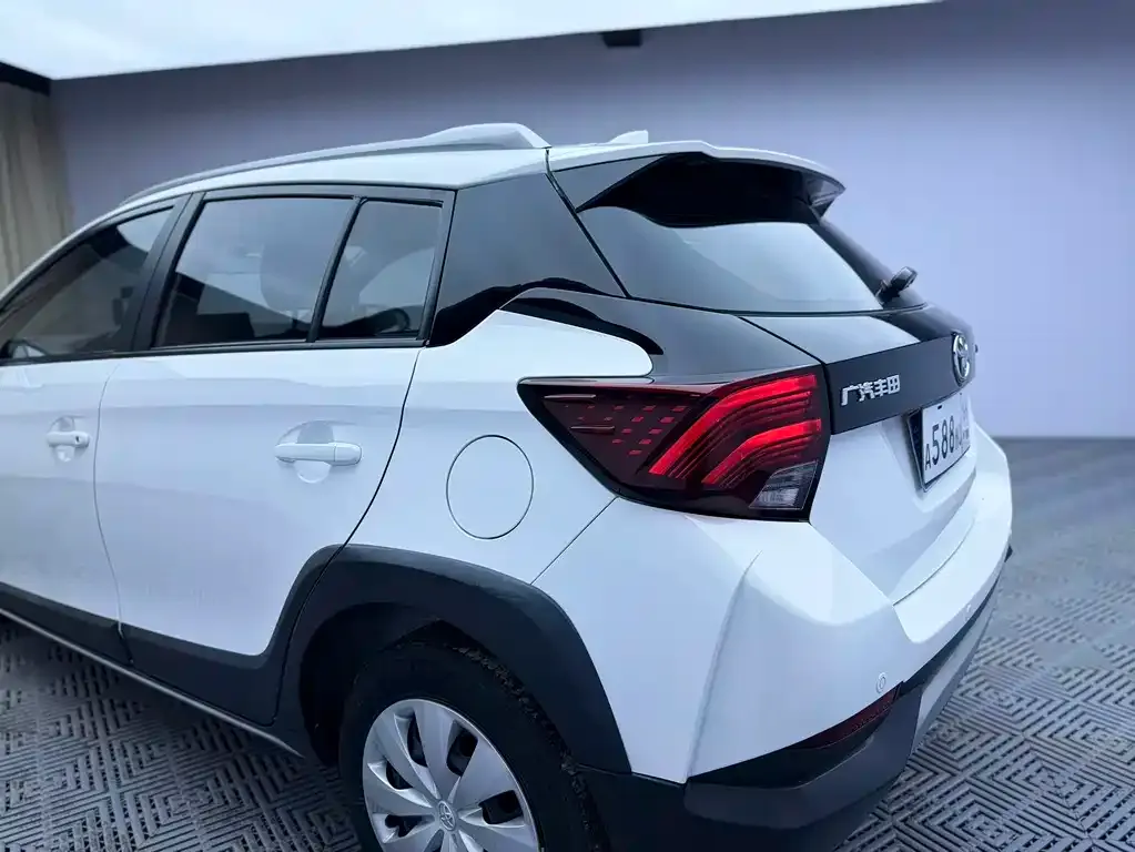 Toyota Yaris L — фото 10