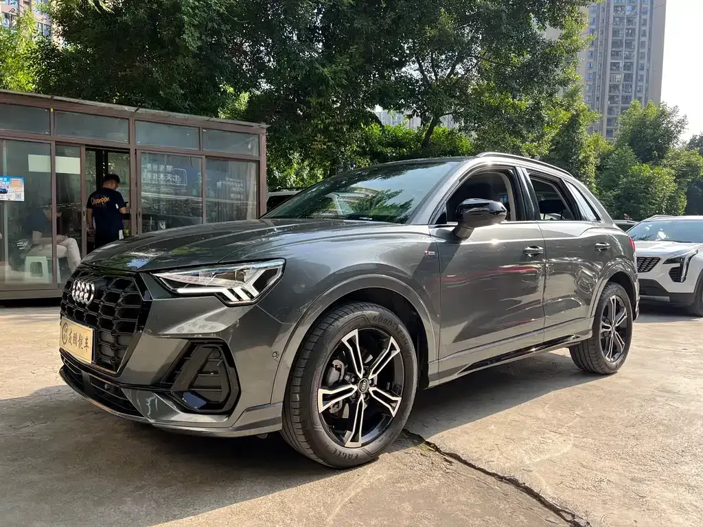 Audi Q3 — фото 1