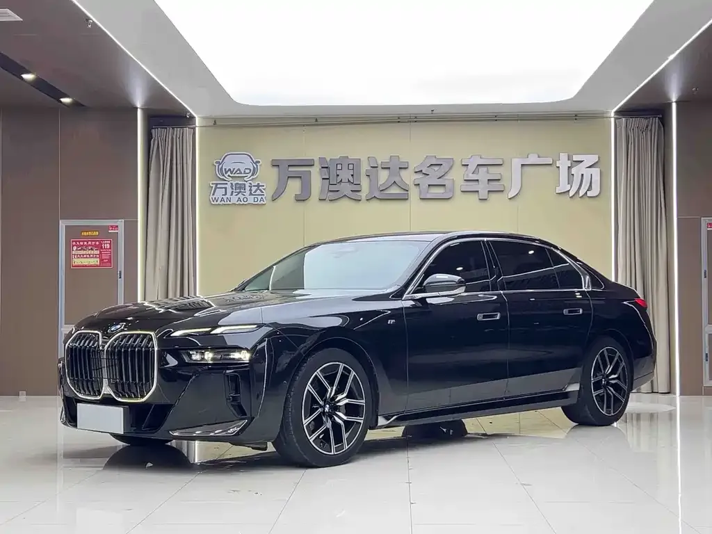 BMW 7 Series — фото 1