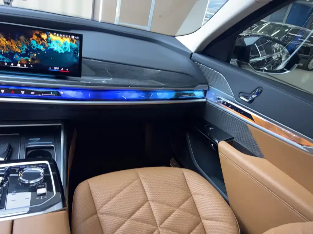 BMW 7 Series — фото 10