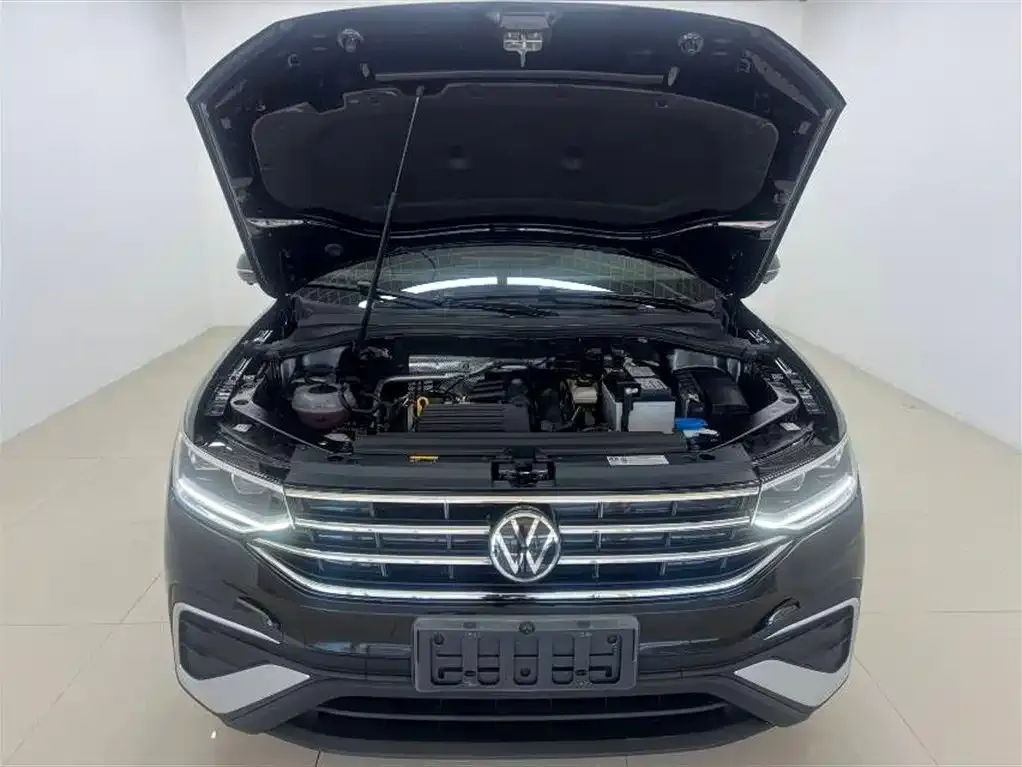 Volkswagen Tiguan L — фото 3