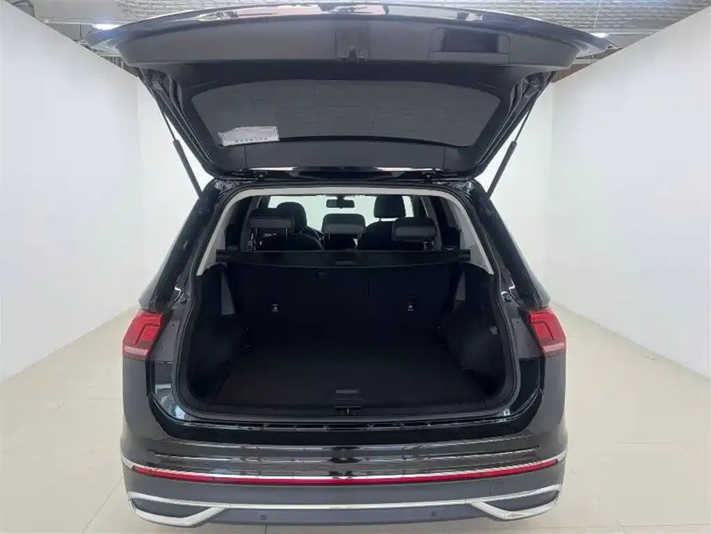 Volkswagen Tiguan L — фото 2