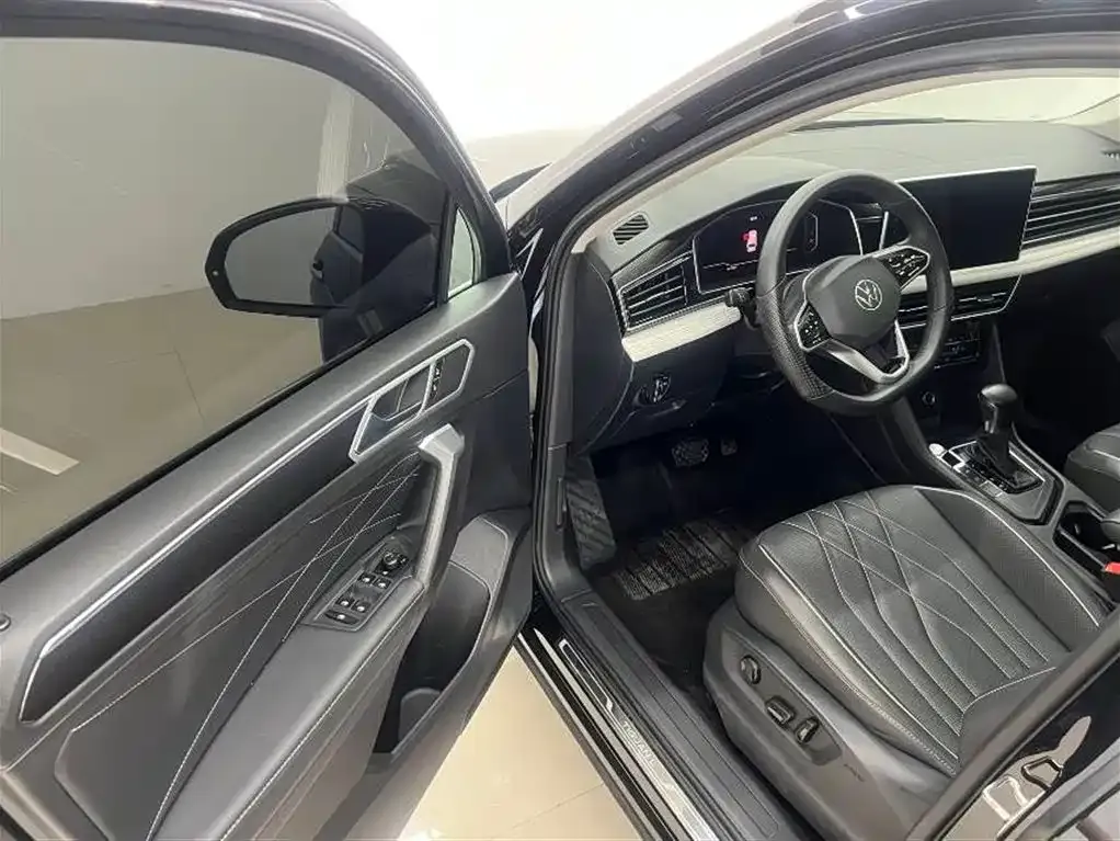 Volkswagen Tiguan L — фото 7