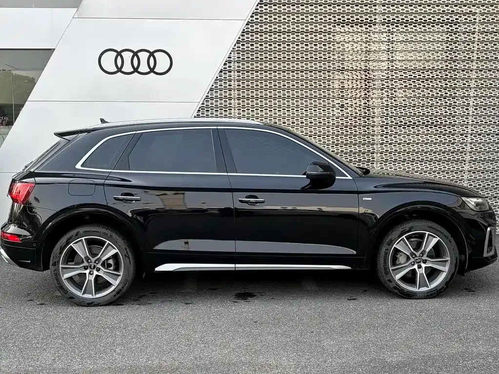 Audi Q5L — фото 9