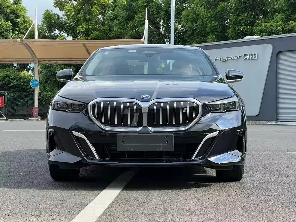 BMW i5 — фото 8