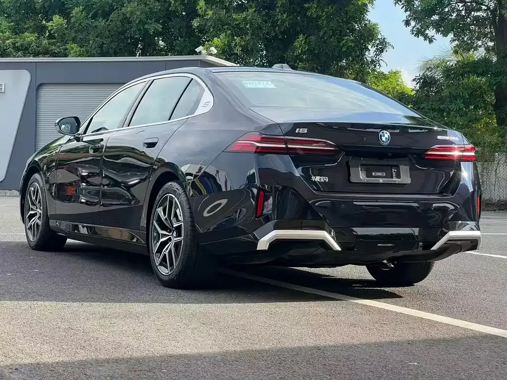 BMW i5 — фото 7