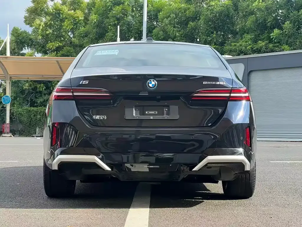 BMW i5 — фото 5