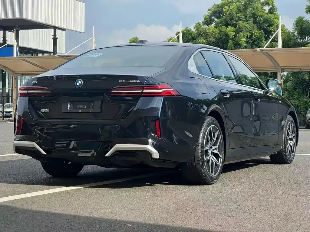 BMW i5 — фото 6