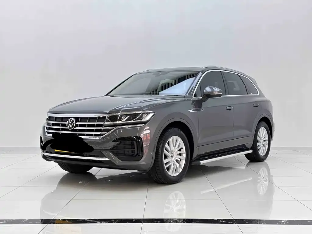 Volkswagen Touareg — фото 1