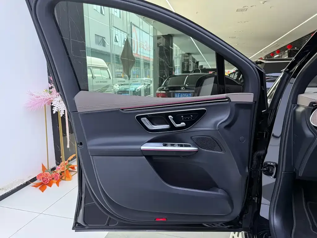 Mercedes-Benz EQE SUV — фото 2