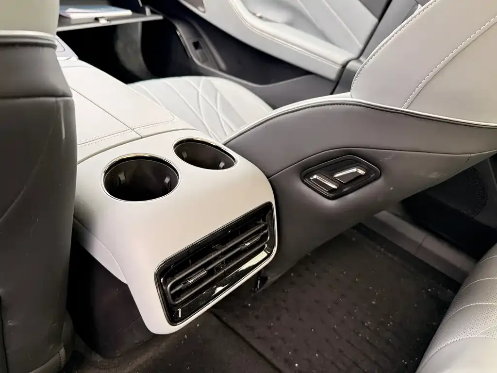 Geely Galaxy E8 — фото 2