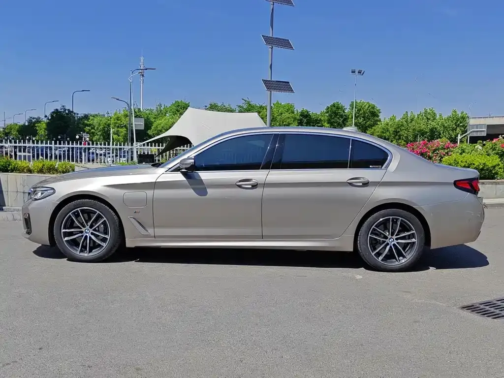 BMW 5 Series New Energy — фото 2