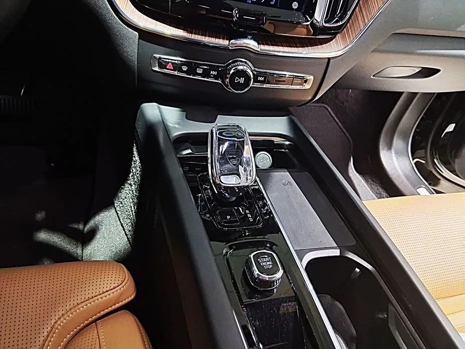 Volvo XC60 — фото 2