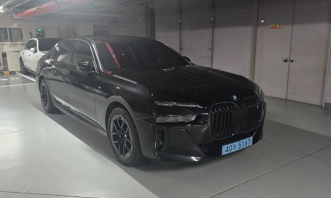 BMW i7 — фото 1