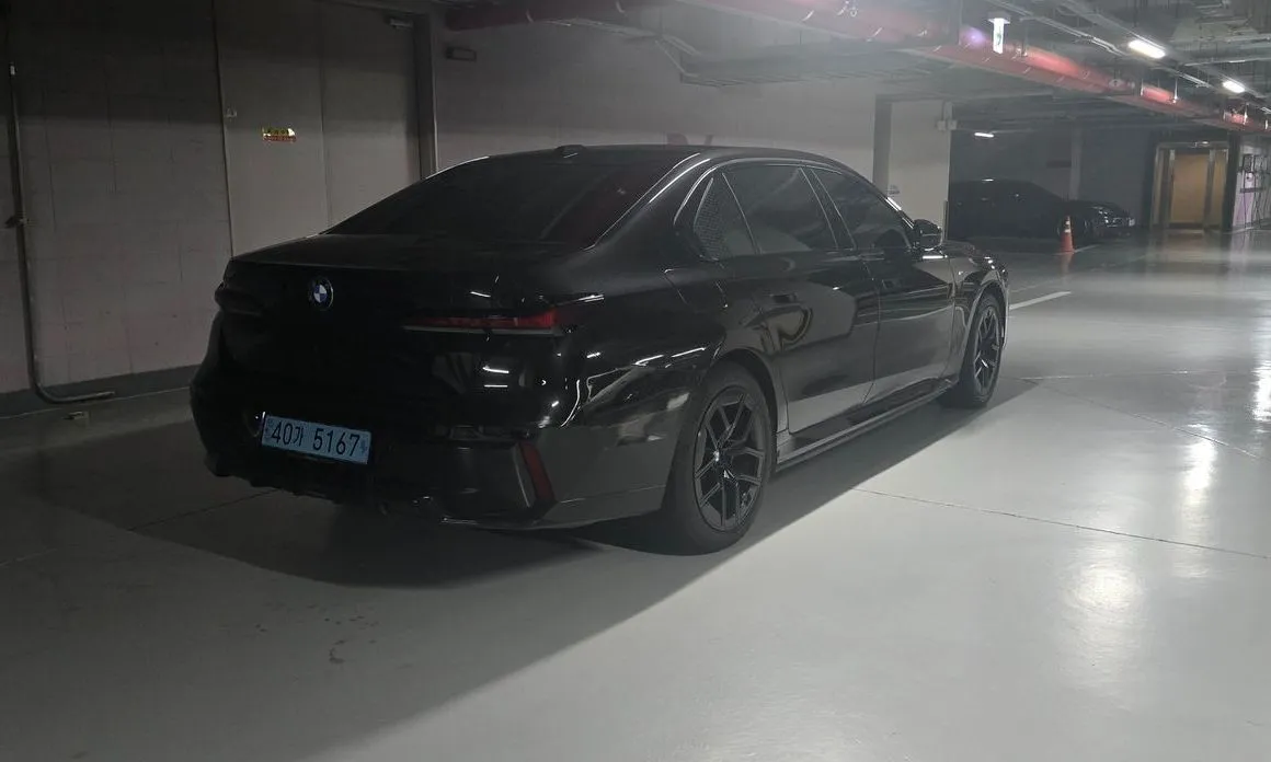 BMW i7 — фото 7