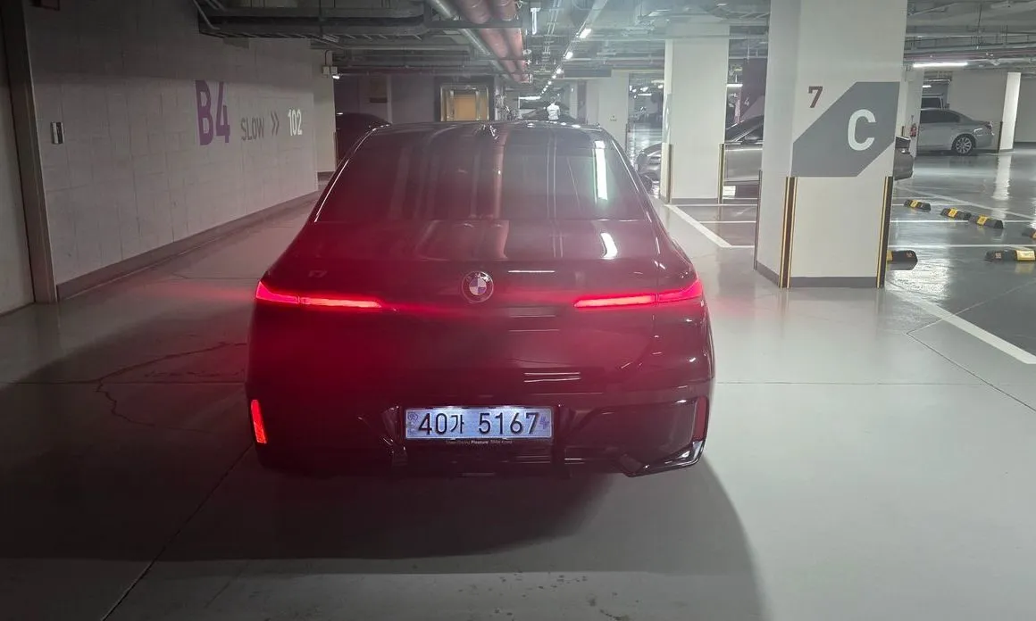 BMW i7 — фото 9