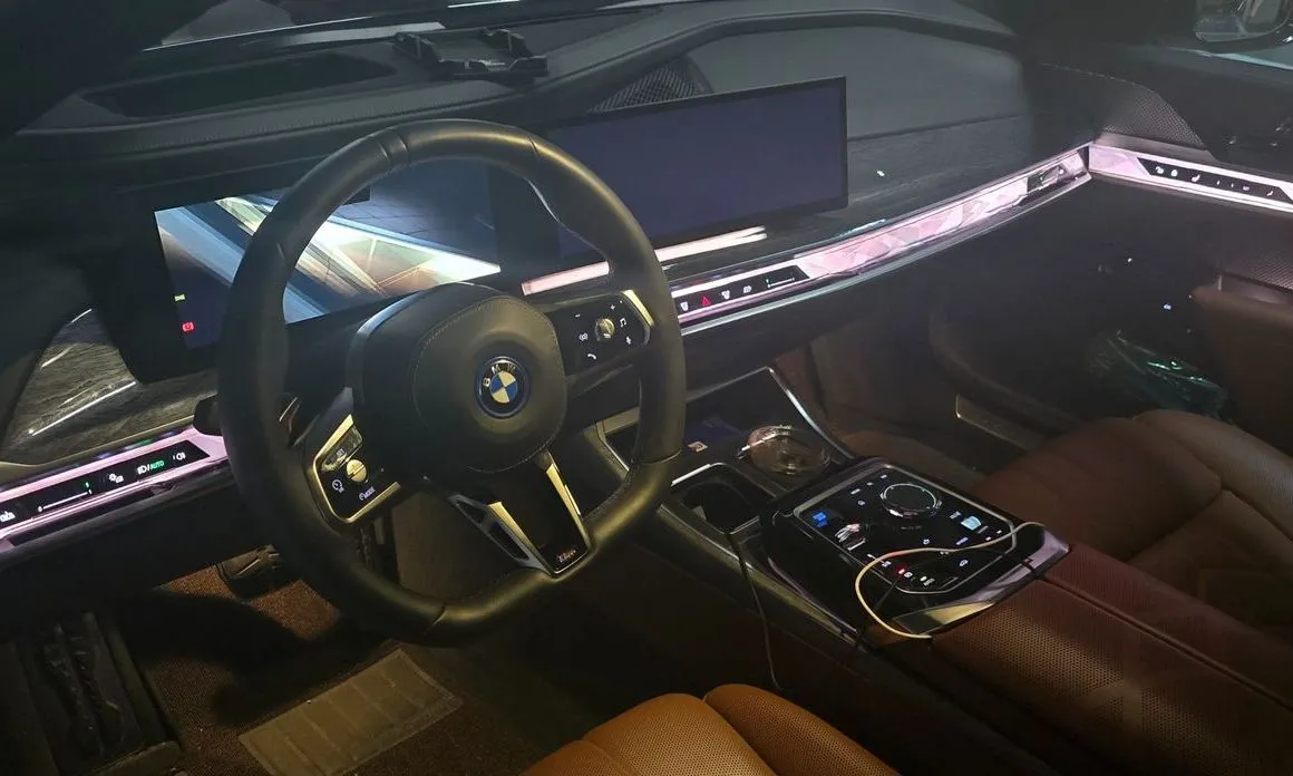 BMW i7 — фото 5