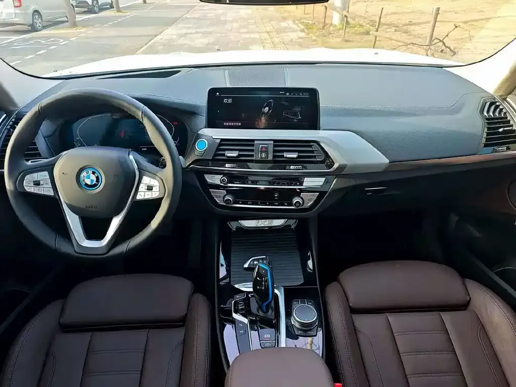 BMW iX3 — фото 4