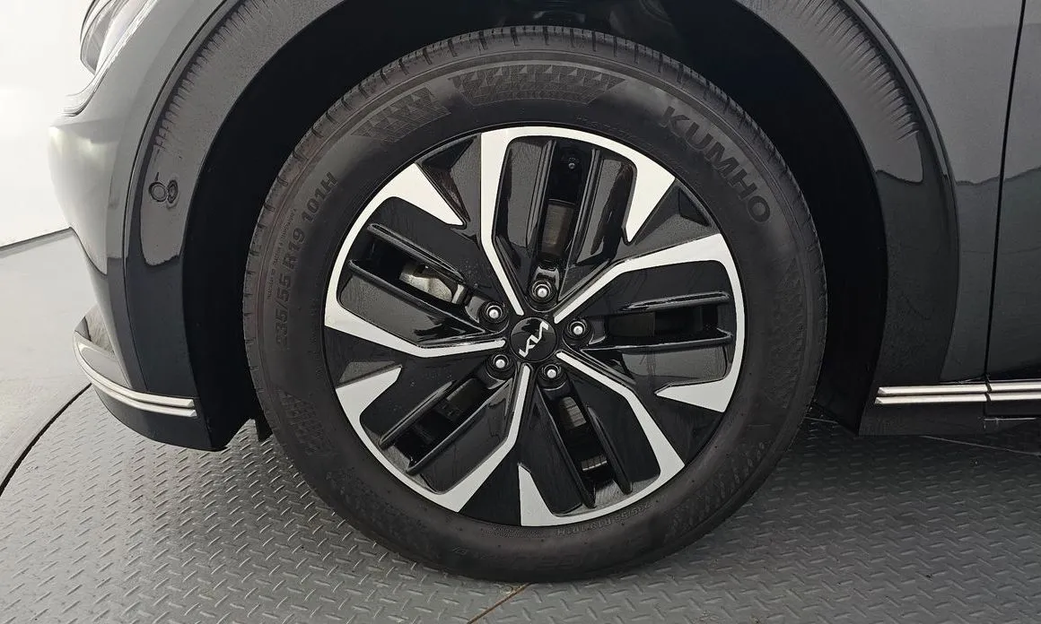 Kia EV6 — фото 9