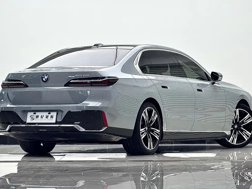 BMW i7 — фото 7