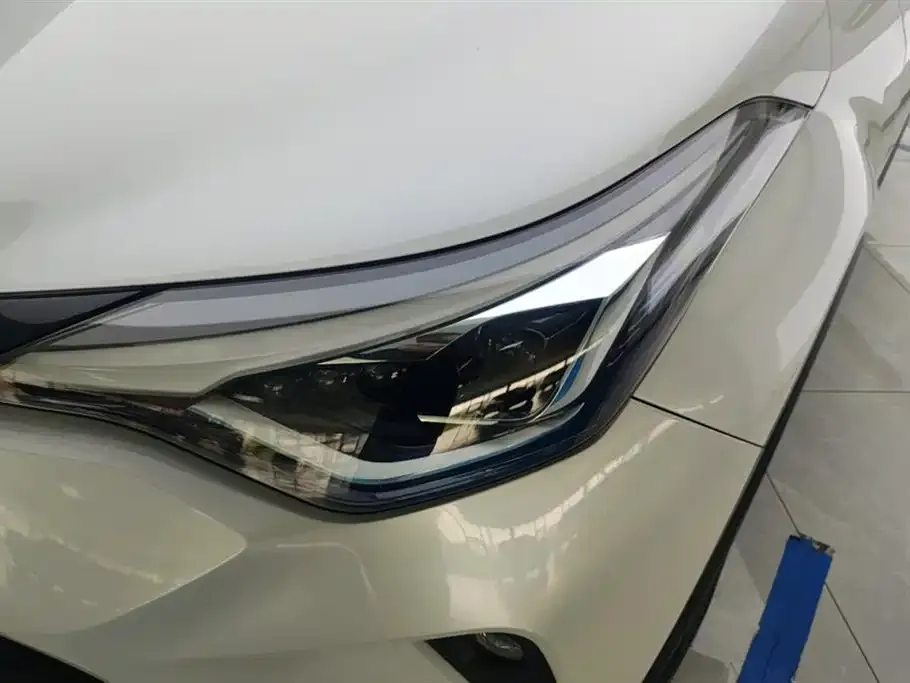 Toyota C-HR — фото 10