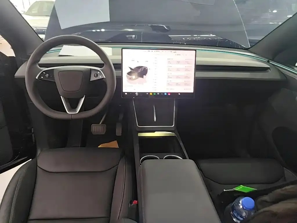 Tesla Model Y L — фото 2