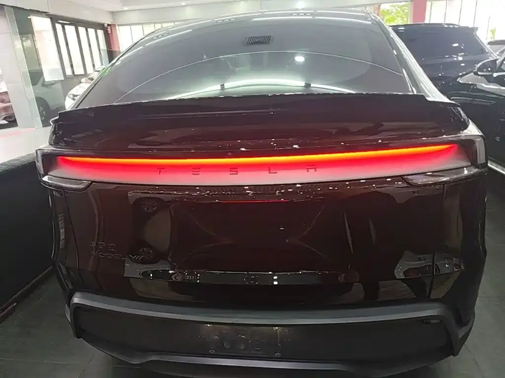 Tesla Model Y L — фото 4