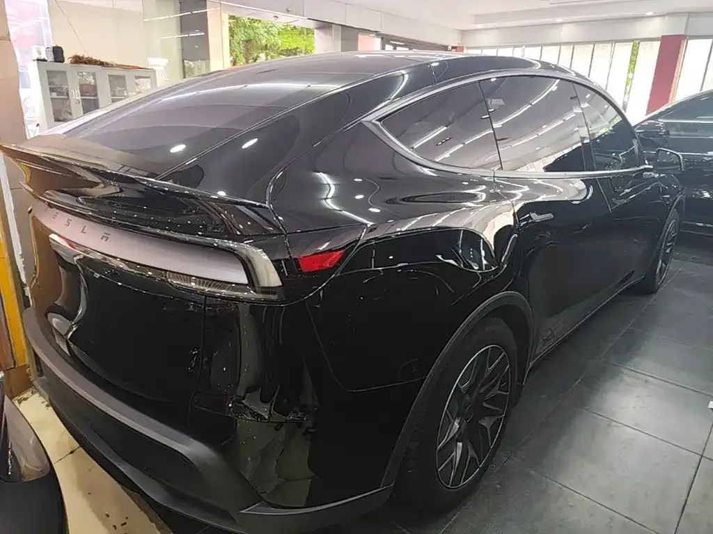 Tesla Model Y L — фото 7