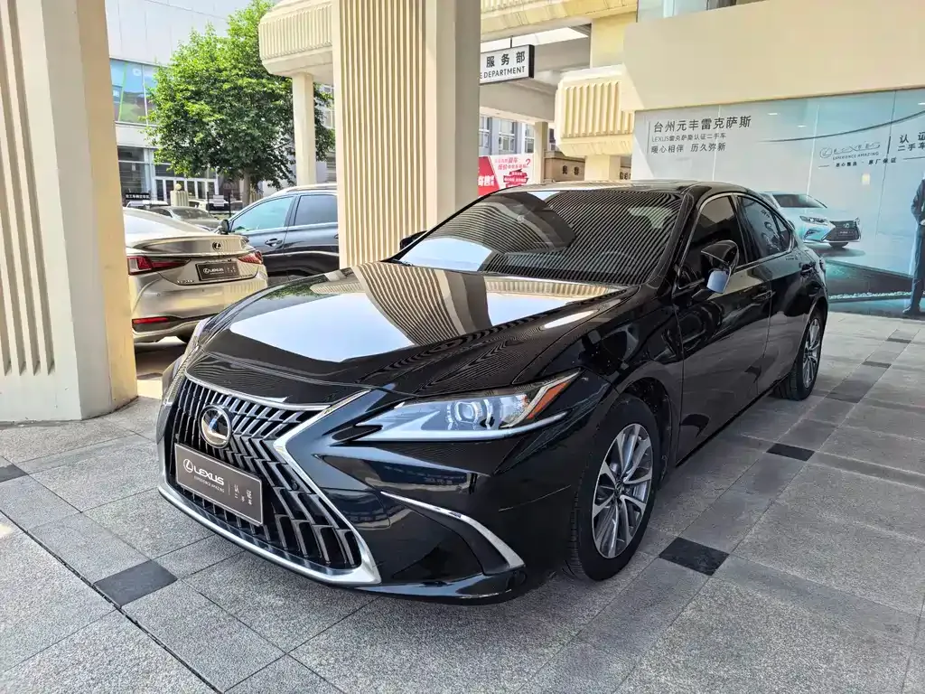Lexus ES — фото 1