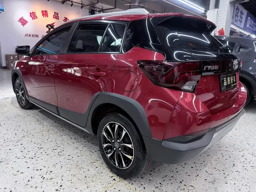 Toyota Yaris L — фото 10