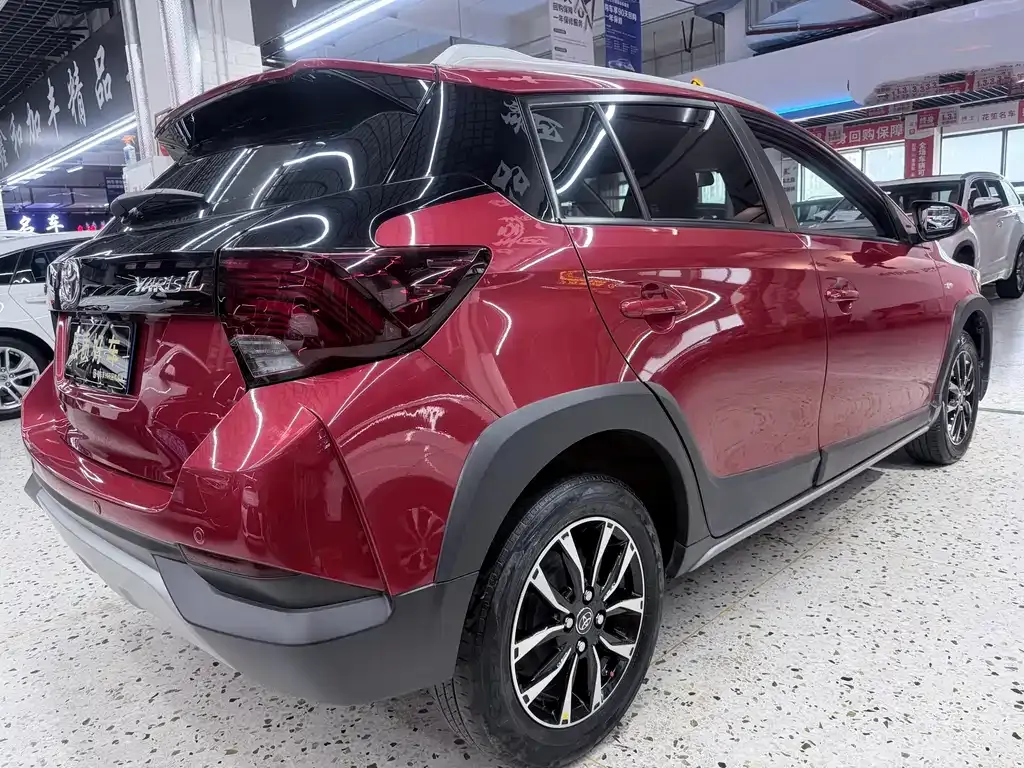 Toyota Yaris L — фото 9